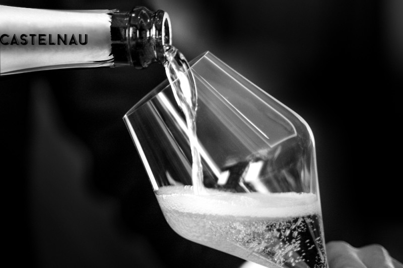 Champagne Castelnau Rosé in service